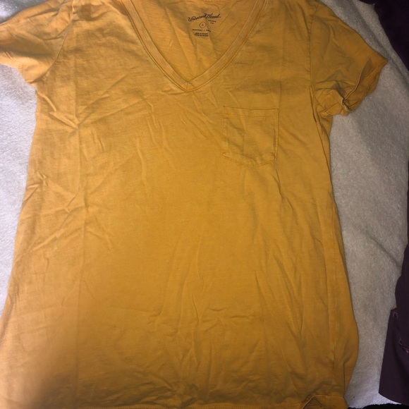 universal thread pocket tee